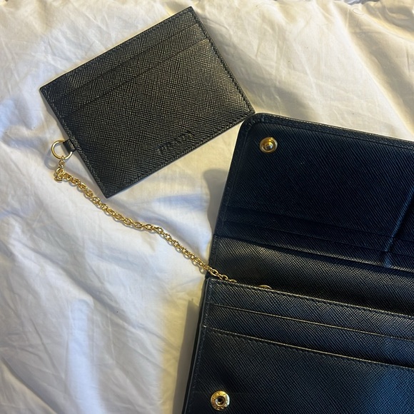 Prada Large Saffiano Leather Wallet - not used much, it’s in very good condition - Picture 7 of 10